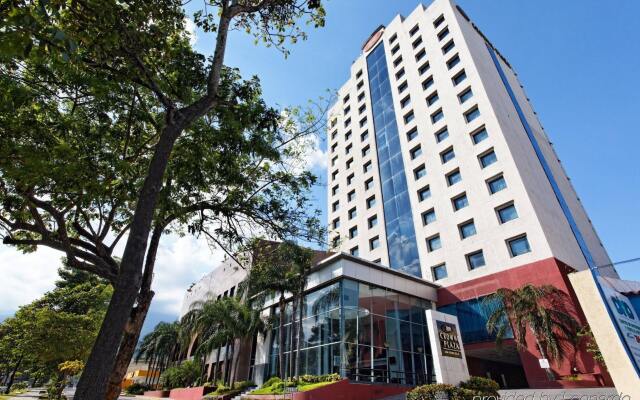 Отель Crowne Plaza San Pedro Sula вид на фасад