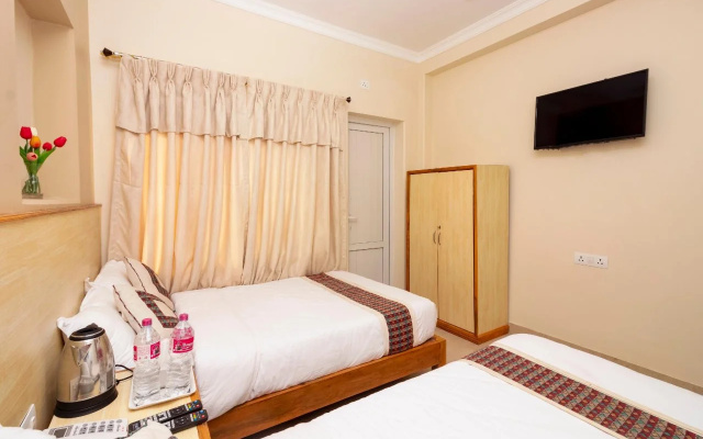 OYO 254 White House In