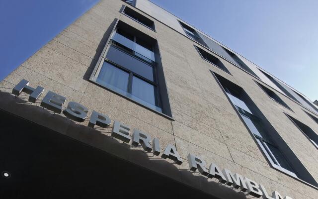 Отель Hesperia Ramblas вид на фасад