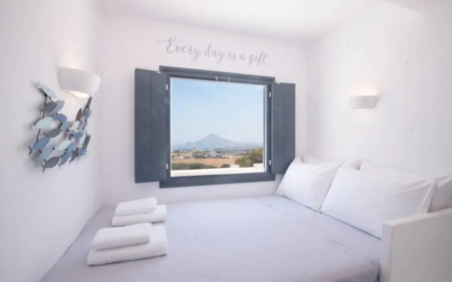 SUNNY Studio w.Breathtaking Naxos Views in Isterni