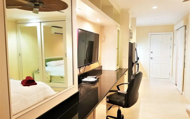 Cozy Studio Near Jomtien Beach - Thip Condotel - Walk to the Sea