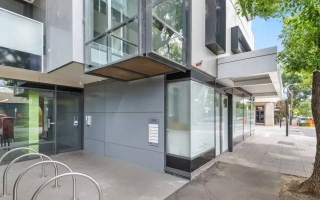 Pristine 1-bed Apartment Near Local Cafes
