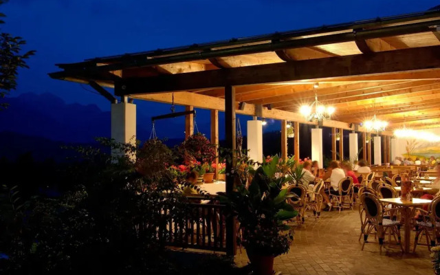 Luxury Chalet With ac Near Pressegger See