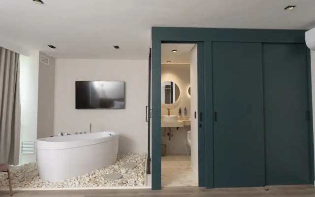 1616 Hotel