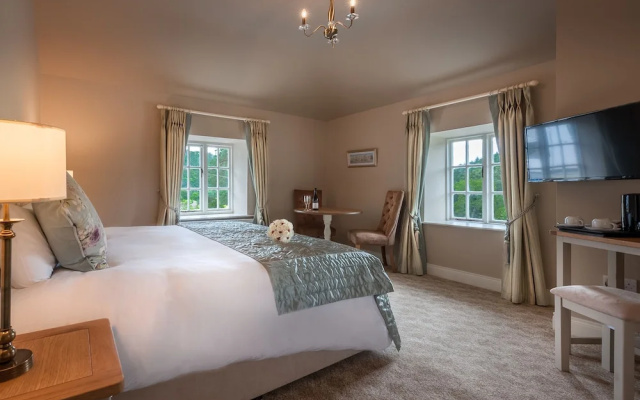 Woodenbridge Hotel & Lodge