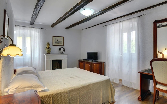 Holiday Home in Rojnici With Private Pool
