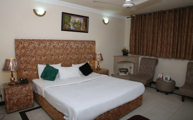 Apex Inn
