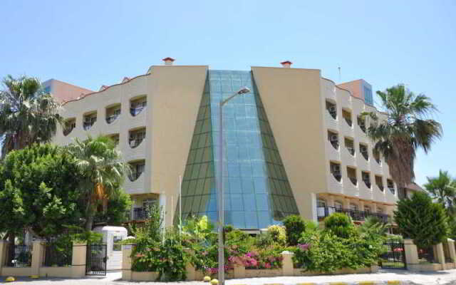 Rizzi Hotel вид на фасад