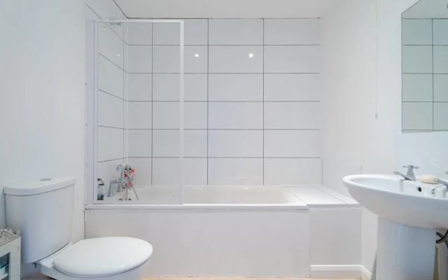 Beautifully Designed 1 Bedroom Apartment
