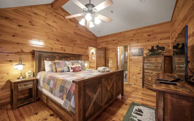 Chautauqua 2 Bedroom Cabin by Redawning