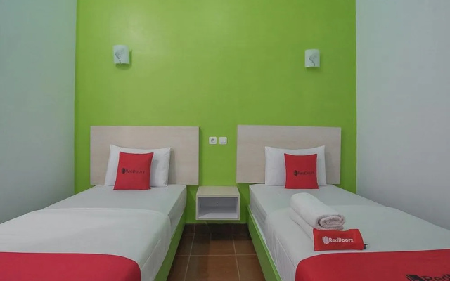 RedDoorz Plus near Alun Alun Kuningan