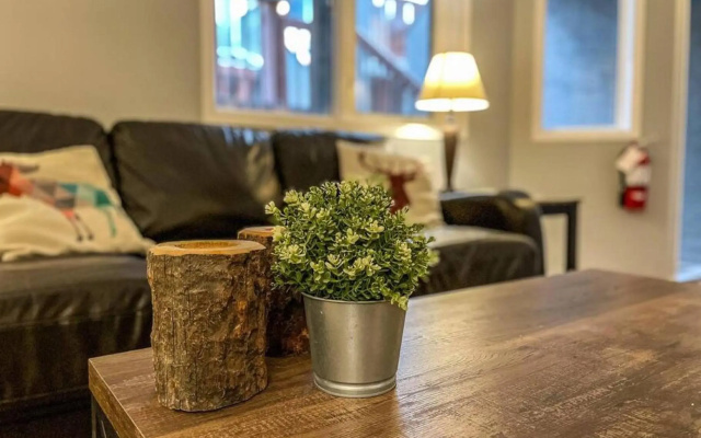 The Norquay, Pet-Friendly 2 Bed with Mtn View