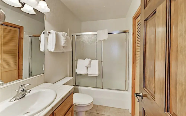 37chat12 4 Bedroom Condo