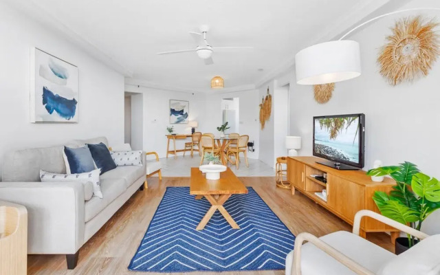 Beachfront 2-bed With Pool, BBQ