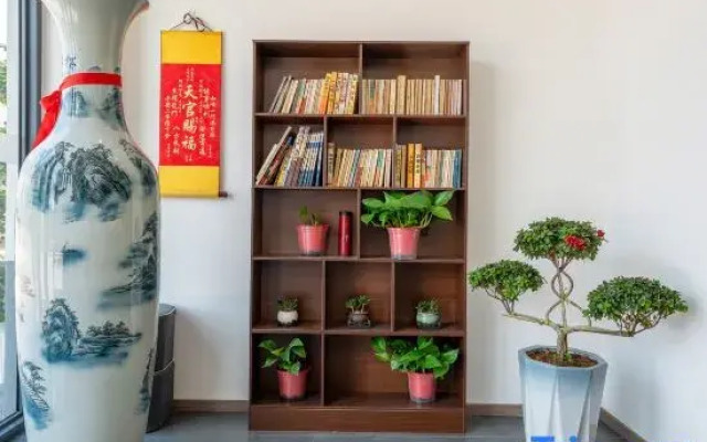 Nuanju Homestay (Hanzhong High-Speed Railway Station)
