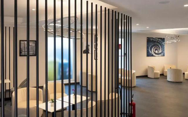 J Maluni City Hotel