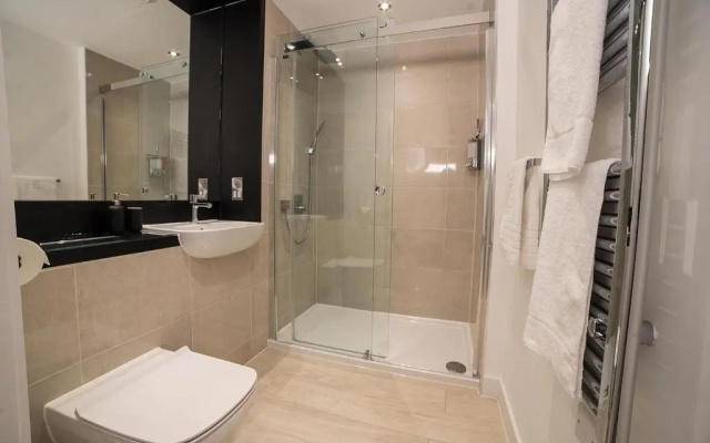 Luxury Cambridge City Apartment + FREE PARKING