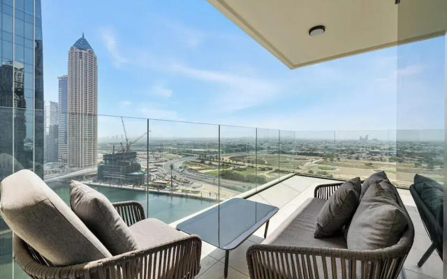 Luxury Suite Canal Views Infinity Pool