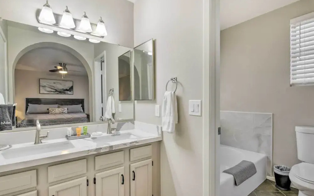 Gilbert Home w/ Private Pool & Putting Green!
