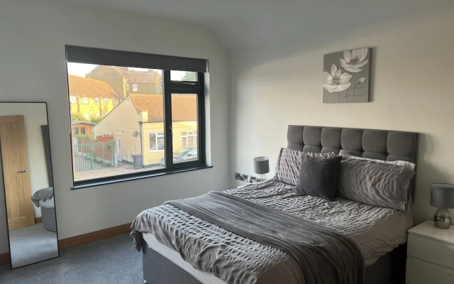 Broadway Beach Homes Airbnb With Hot tub