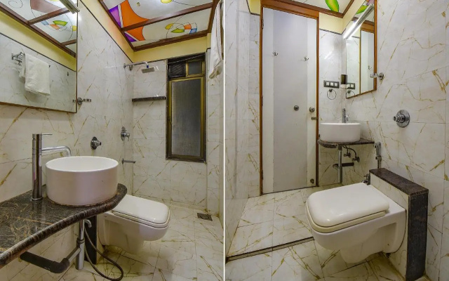 OYO 9721 Hotel SR Rooms