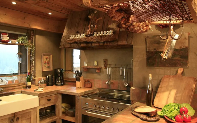 Luxurious Chalet with Hot Tub & Sauna in Thirimont
