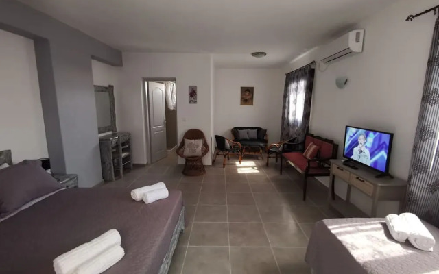 Akrotiri Bella View