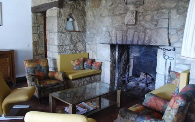 Large Hunting Lodge With Enormous Beautiful Garden