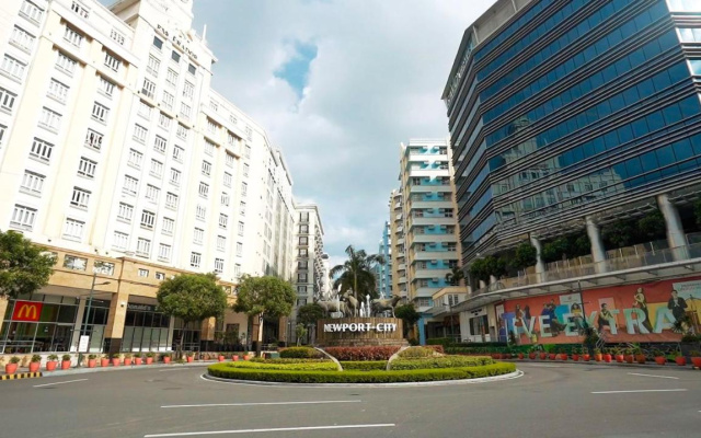 MCollection - Stay Across NAIA Terminal 3 in Newport City