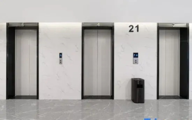 Zhongchang E-Sports Hotel (Dongjiao Jiyi Subway Station)