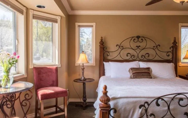 Serenata Guesthouse & Vineyard Retreat