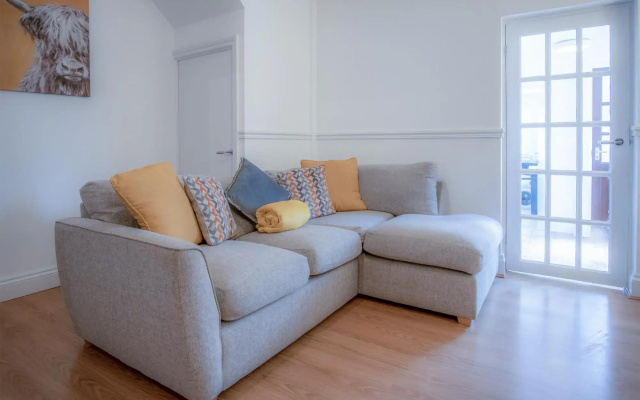 Ivy Cellar - 2 Bedroom Apartment - Tenby