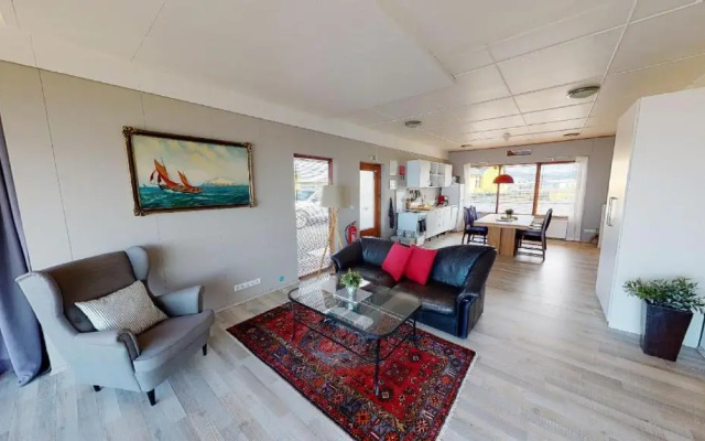 Kleifar: Ocean View Apartment