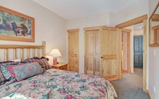 Taylors Crossing In The Heart Of Copper Center Village - Short Walk to American Eagle/American Flyer - TX312 by RedAwning