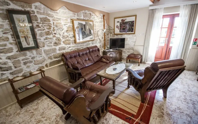 Appartment House Peresiji