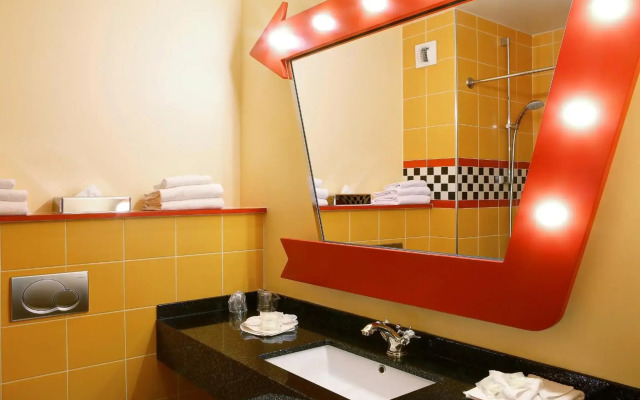 Отель Disney Hotel Santa Fe