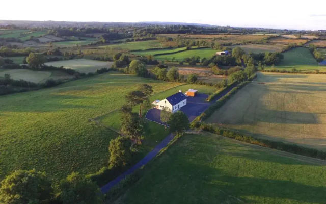 sleeps 12 / hot tub / cinema / pets welcome