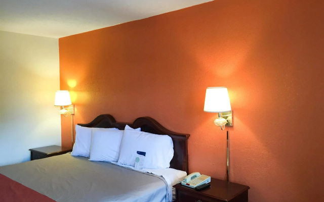 Motel 6 Opelika, AL