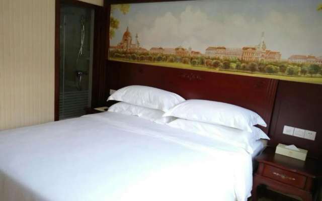 Vienna Hotel (Shenzhen Luohu Port Hubei Metro Station)