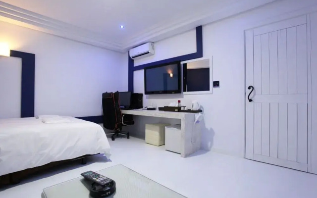 Cheongju Kkuljam PC Hotel(청주 꿀잠 Pc호텔)