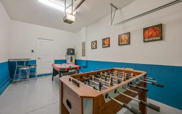 Luxury Storey Lake Retreat - Spacious Disney-near