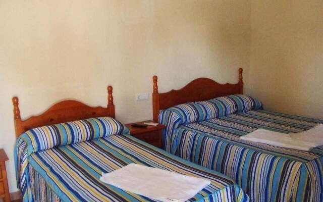 Отель Hostal las Parcelas Испания, Кониль-де-ла-Фронтера - отзывы, цены и фото номеров - забронировать отель Hostal las Parcelas онлайн вид на фасад