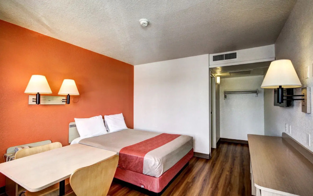 Motel 6 Wells