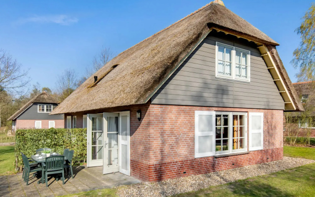 Thatched Villa With 2 Bathrooms Near Appelscha