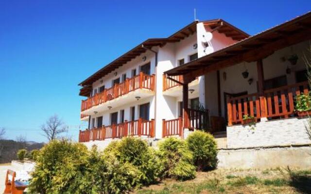 Family Hotel Krisbo Арбанаси вид на фасад