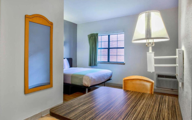 OYO Townhouse Beaumont Medical Center Area I-10