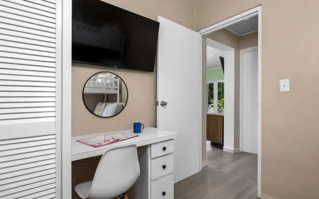 Renovated 4br2ba w Private Pool in Prime Location