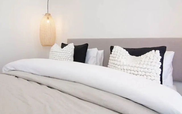 A8- Seaclub Suites by Roomservices