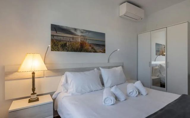 Spacious Chalet Close to the Beach