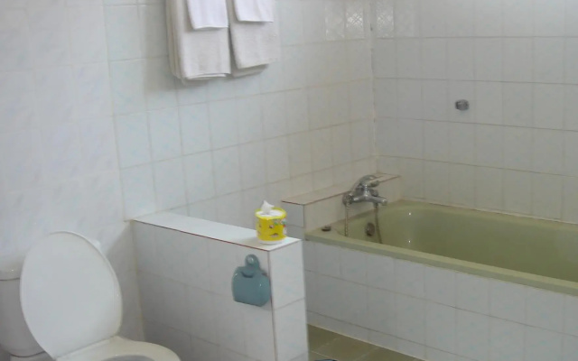 Nanda Wunn Hotel - Hostel